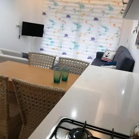 Апартаменты Havuzlu Tatil Evi , Butterflies House